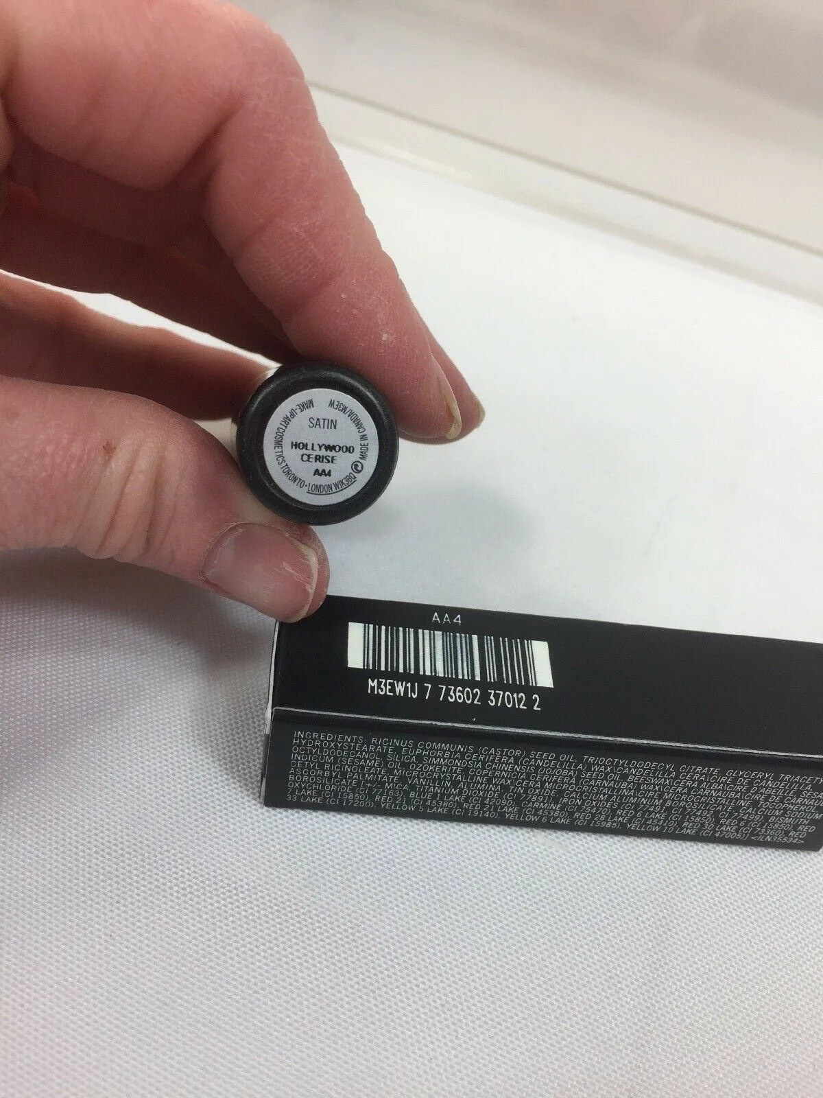 BNIB Mac Hollywood Cerise Lipstick w/receipt