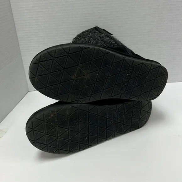 Minnetonka short boots! Nice!