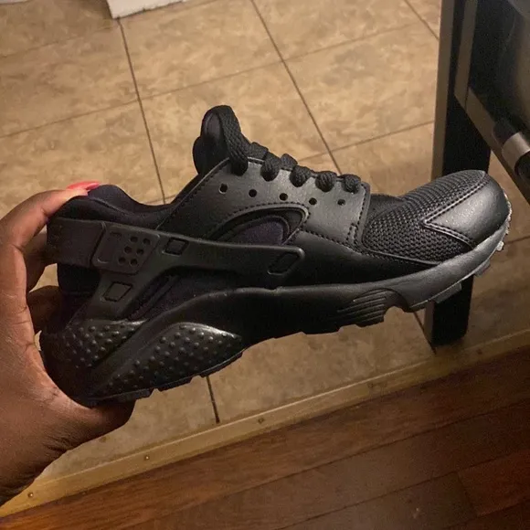Nike Huaraches Black Never Worn