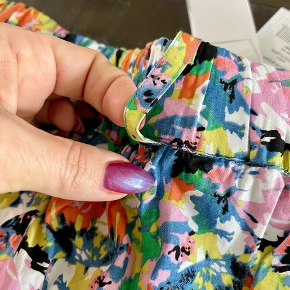NWT Walter Baker Marcia Shorts in Fiesta Floral Sz M Medium