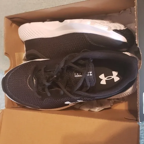 UNDER Armour Charged Escape Sneakers size 4y