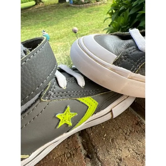 Youth Grey &amp; Green Converse Allstars— 12