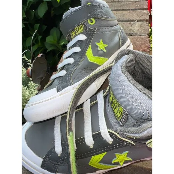 Youth Grey &amp; Green Converse Allstars— 12